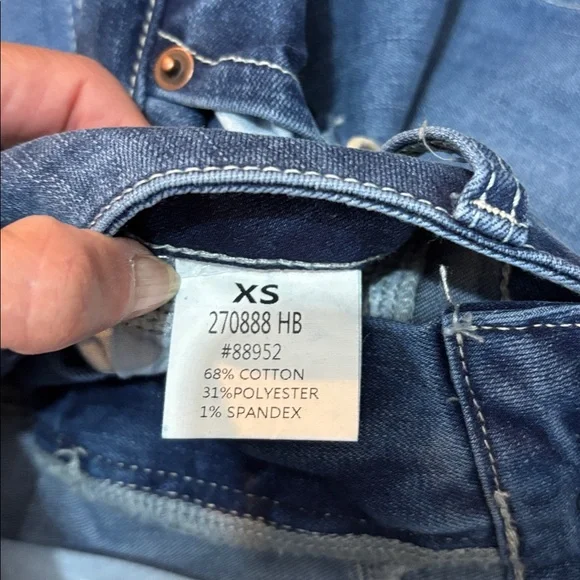 Mid wash pleat and cuff accent jeans. Size XS. NWT - Picture 10 of 12